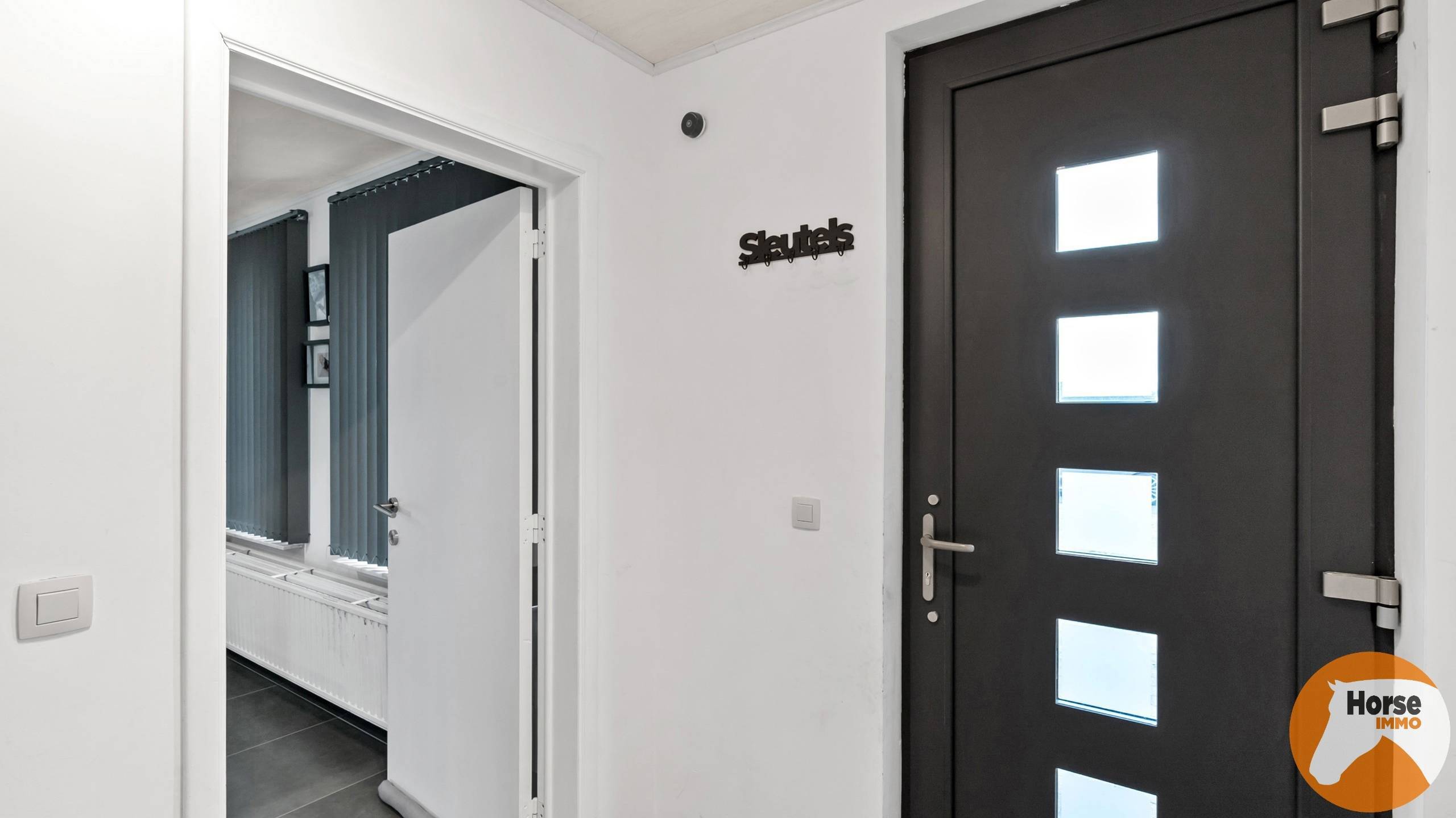 BILZEN-HOESELT - Gerenoveerde woning met paardenstal - foto 5