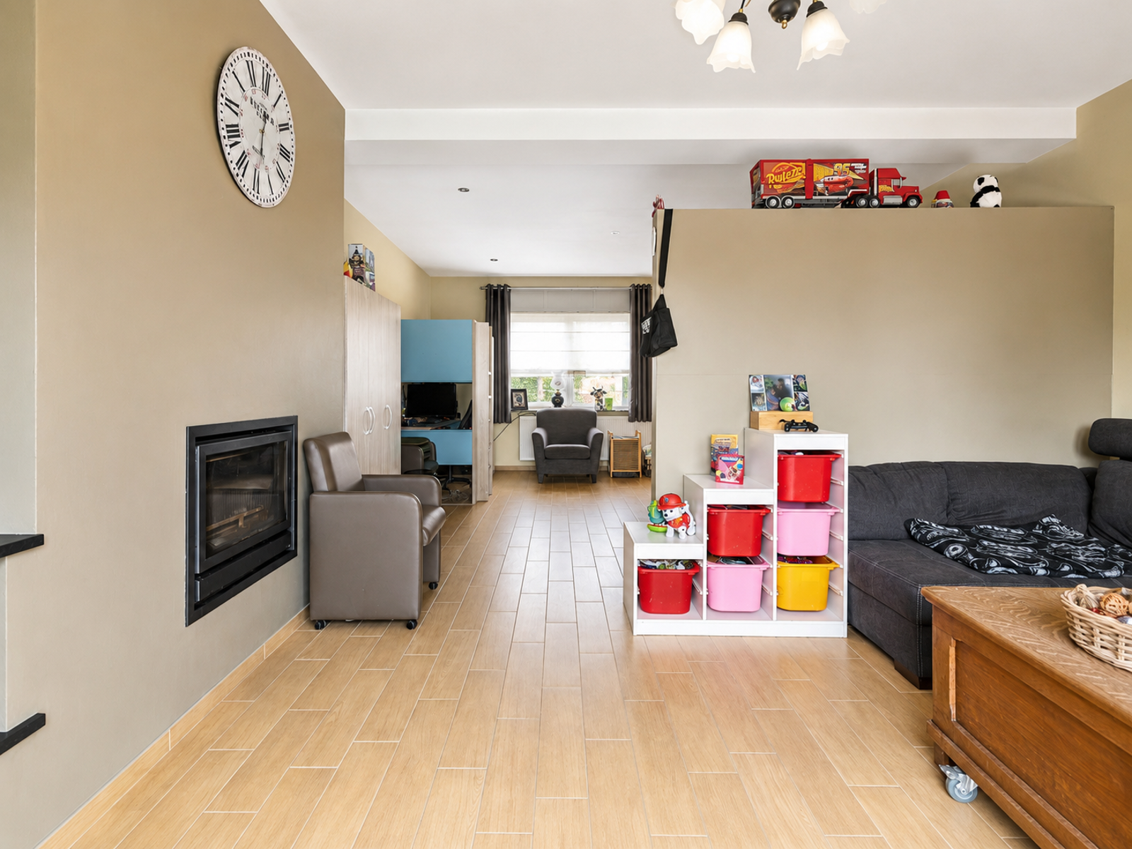 Zeer ruime woning met dubbele garage - foto 5