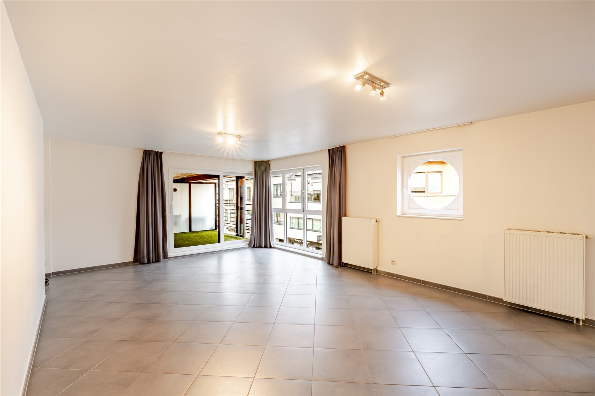 Ruim appartement met twee slaapkamers in het centrum van Aalst - foto 3