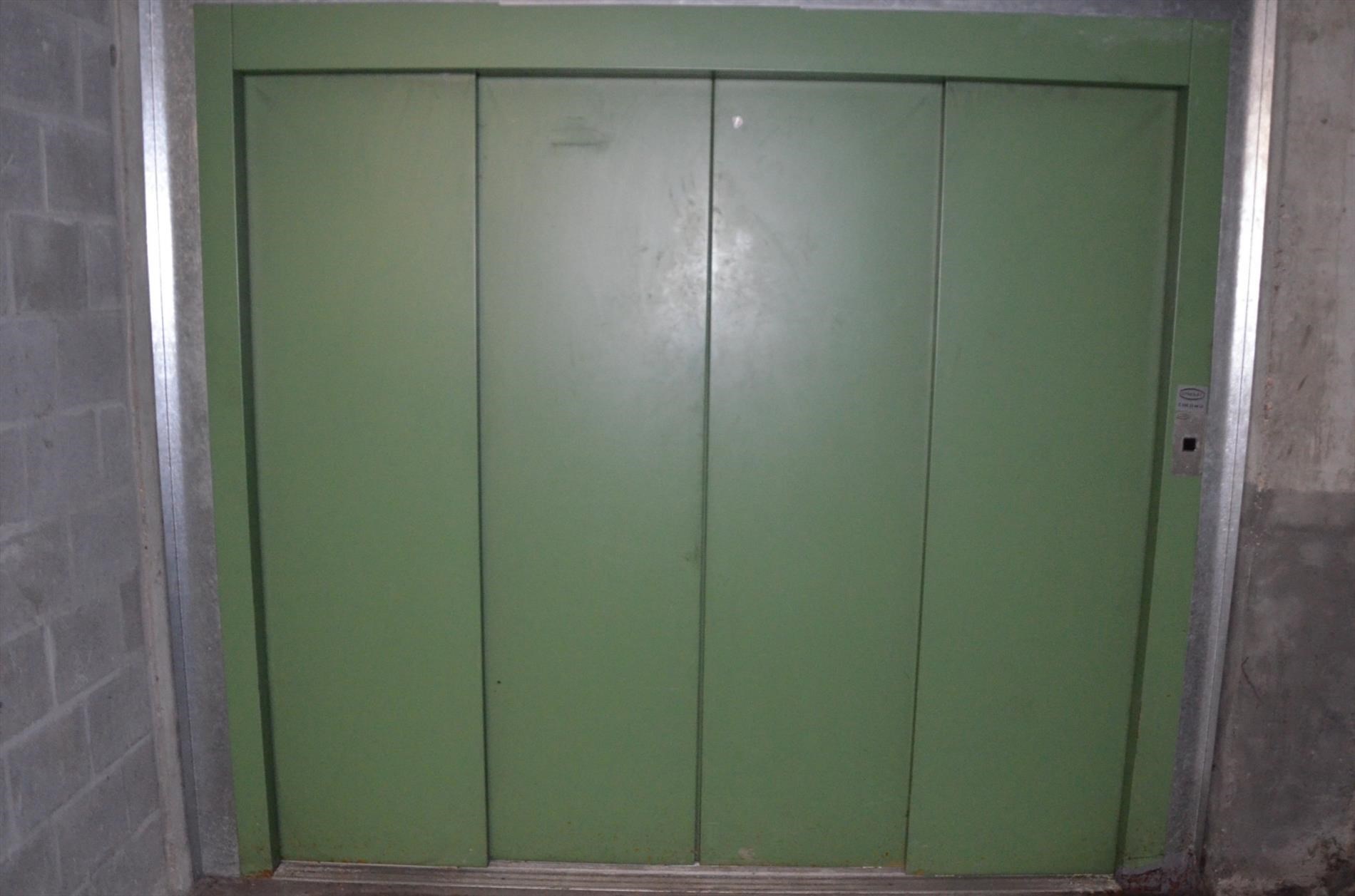 Ruime garagebox nabij de Grote Markt - foto 4