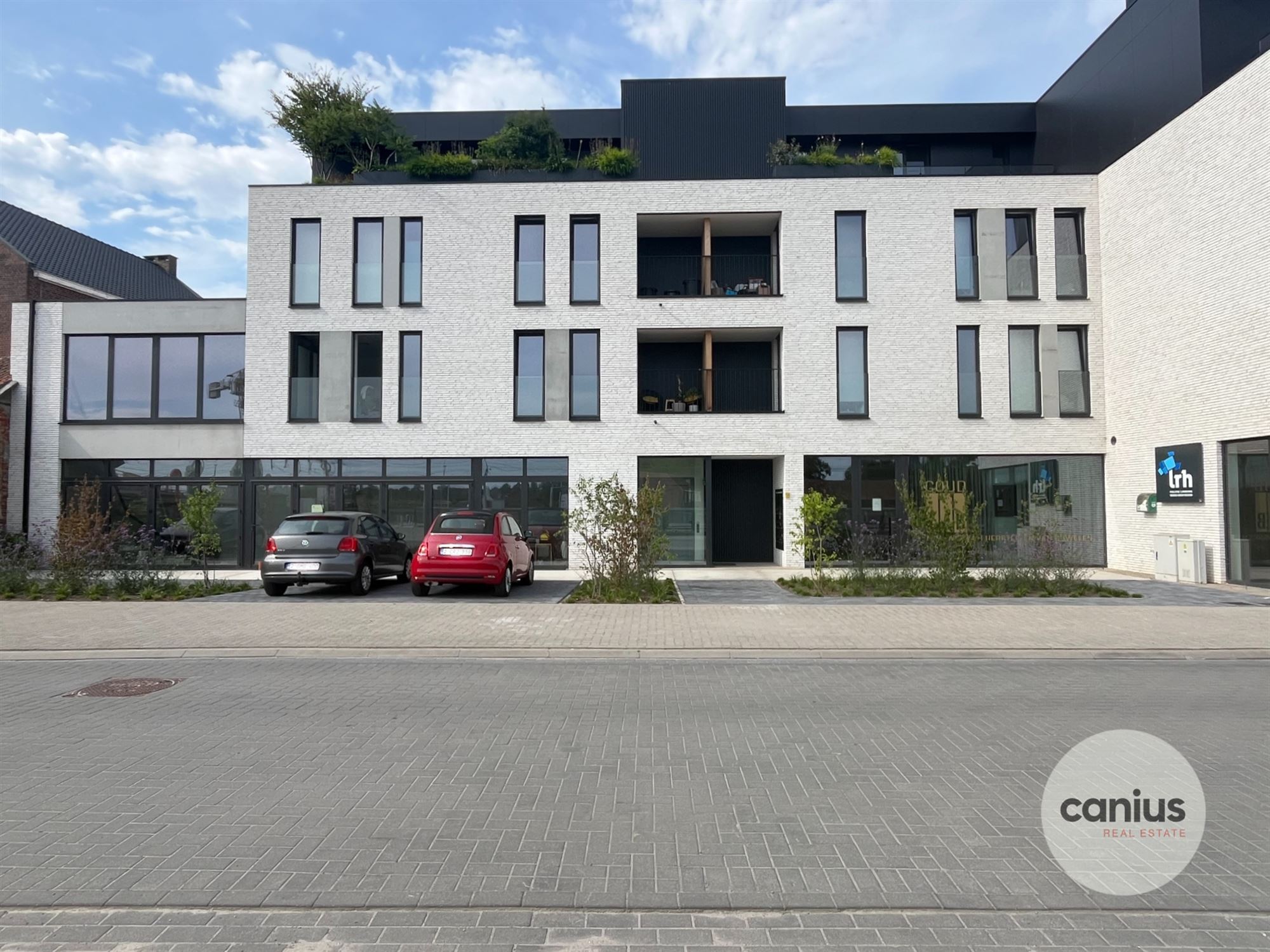 APPARTEMENT MET 2 SLPKS NABIJ HET CENTRUM - foto 1