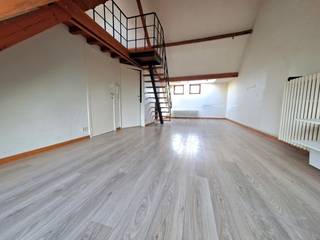 Residentie met 3 appartementen. Dit appartement van 40m² is gelegen op wandelafstand van het station en het centrum van Brugge. Vlotte verbinding...