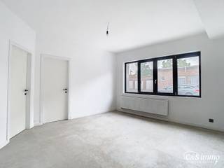 Stap binnen in dit smaakvol afgewerkte appartement, gelegen in een klasse vol gerenoveerd gebouw op wandelafstand van het centrum van Edegem.De...