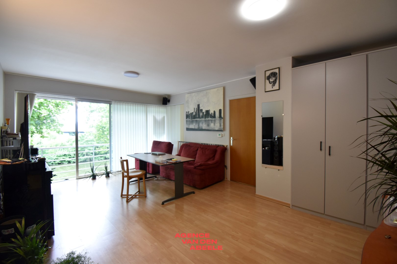 Ruim woonappartement met 1 slaapkamer en grote garage - foto 3