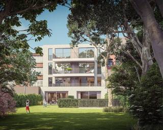 <p><span>Le nouveau projet de construction BIST transformera l'ancienne école de couture de Mariaburg en un projet résidentiel contemporain où le renouvellement urbain est central, tout en respectant l'environnement et la verdure. Une façade moderne, un confort moderne et des terrasses spacieuses assureront une qualité de vie agréable dans une offre abordable. </span></p><p><span> </span></p><p><span>Le projet comprend 8 unités dont 7 appartements de 2 chambres et un studio.</span></p><p><span>Au sous-sol, il y a 8 places de parking souterrain accessibles par ascenseur, 5 salles de stockage et 24 places de stationnement pour vélos.</span></p><p><span> </span></p><p><span>Jardins individuels pour les unités du rez-de-chaussée, jardin collectif de 470m² dont l'aménagement paysager sera réalisé en concertation avec les acquéreurs. Terrasses spacieuses pour toutes les unités.</span></p><p><span> </span></p><p><span>Pour toute question ou information complémentaire, contactez bist@sinjoor.be ou 036466655</span></p>