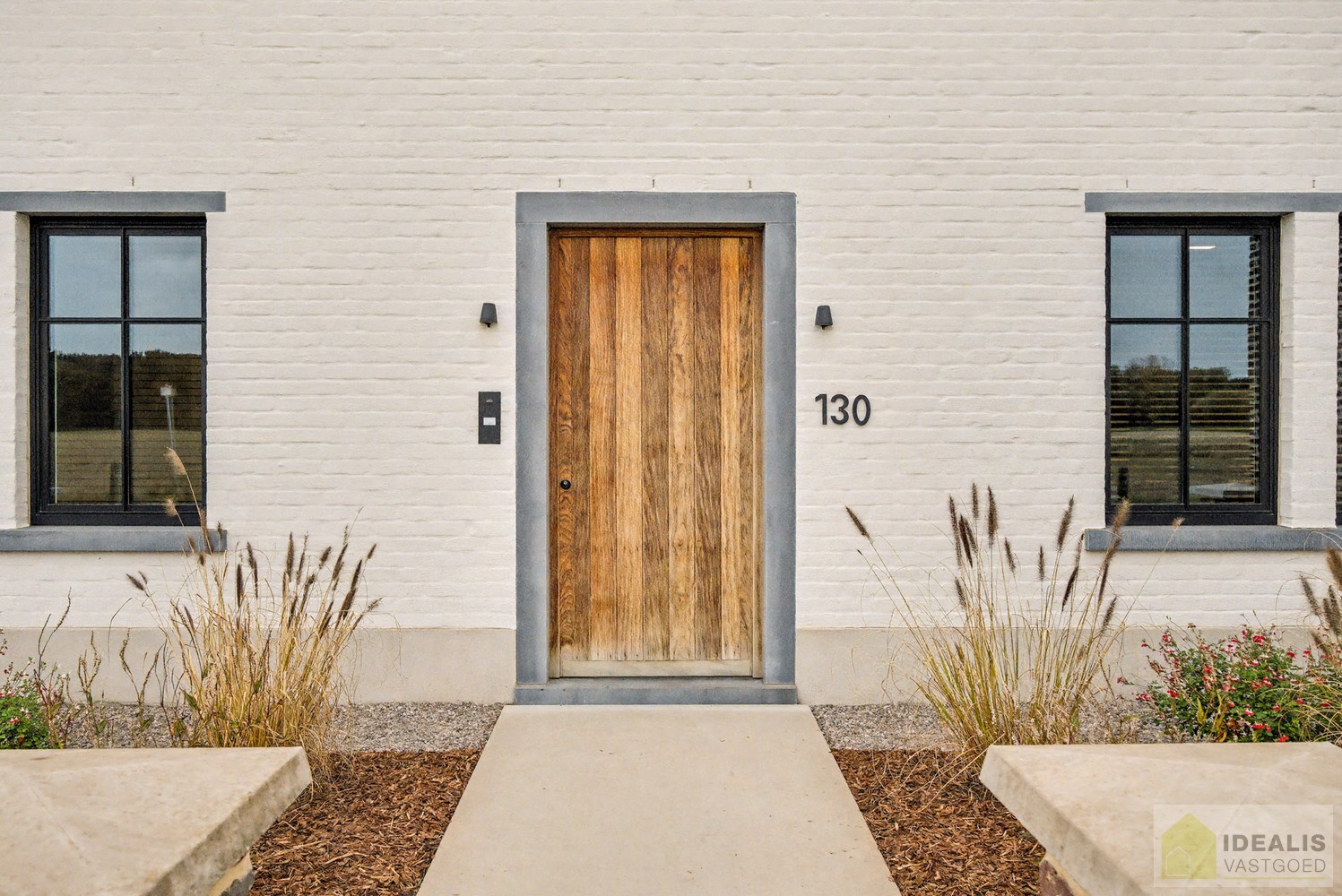 IDEALIS VASTGOED - EEN BIJZONDER HUIS, EEN BIJZONDERE LOCATIE, EEN UNIEKE KANS OM TE WONEN IN EEN AUTHENTIEK LANDHUIS MET EEN PRACHTIGE INRICHTING EN EEN HOOGWAARDDIGE AFWERKINGSGRAAD! - foto 4