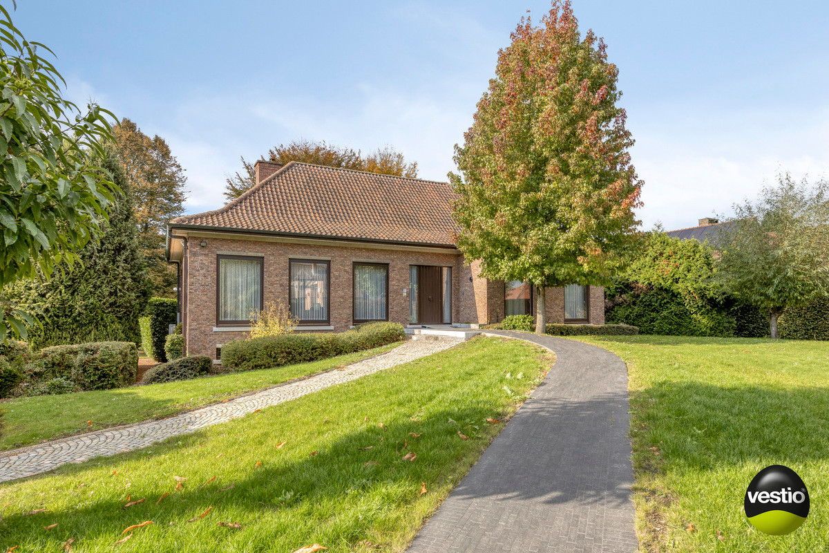 RUIME RESIDENTIEEL GELEGEN VILLA OP 46A89CA NABIJ CENTRUM BILZEN. - foto 1