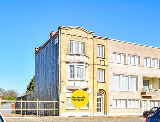 KIJKDAG ZATERDAG 28/03 VAN 10U TOT 12U! (graag vooraf inschrijven) Te renoveren woning met veel op potentieel op topligging. Op een...