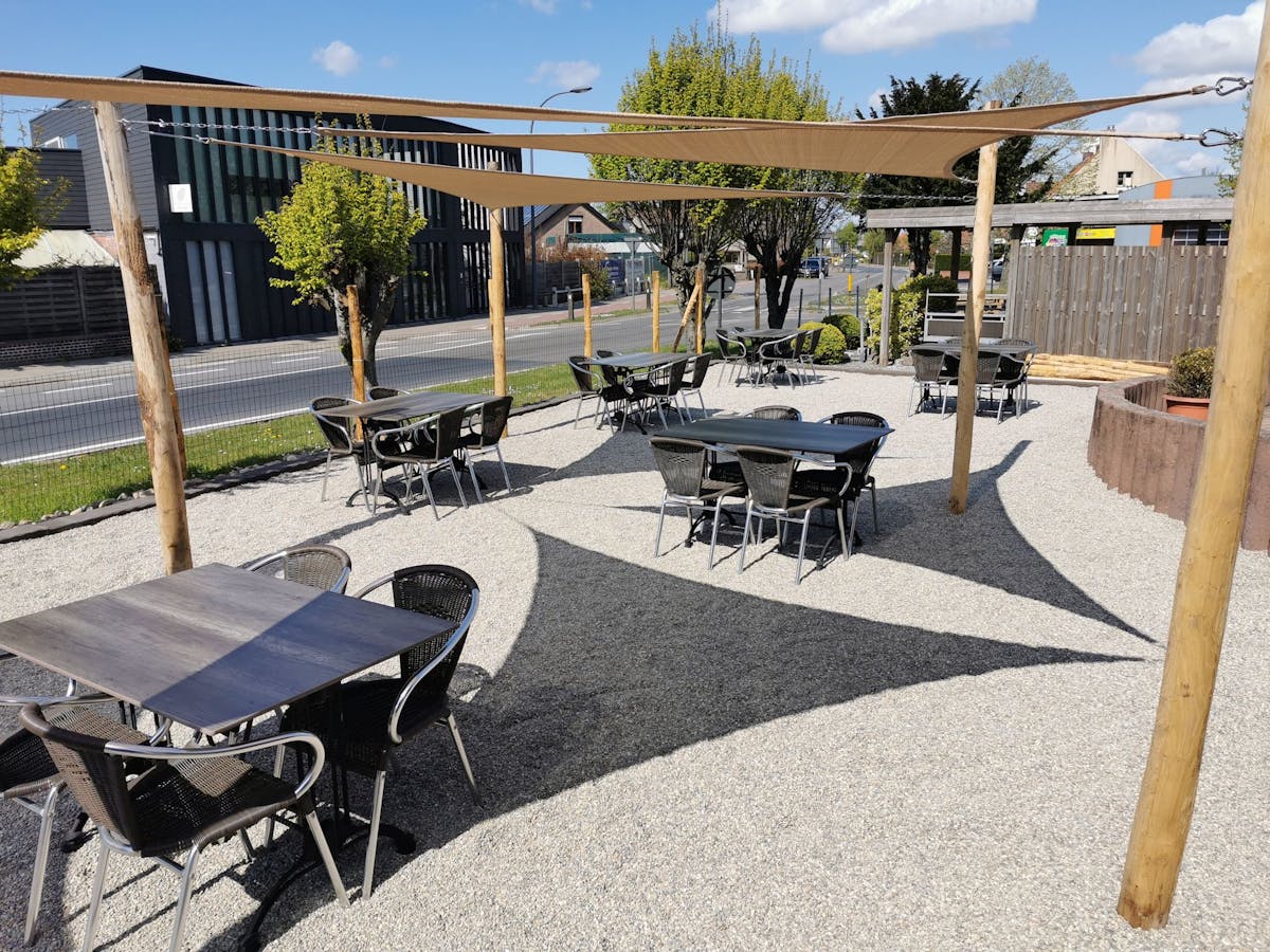 Propriété commerciale avec une maison au rond-point à Westrozebeke - photo 5