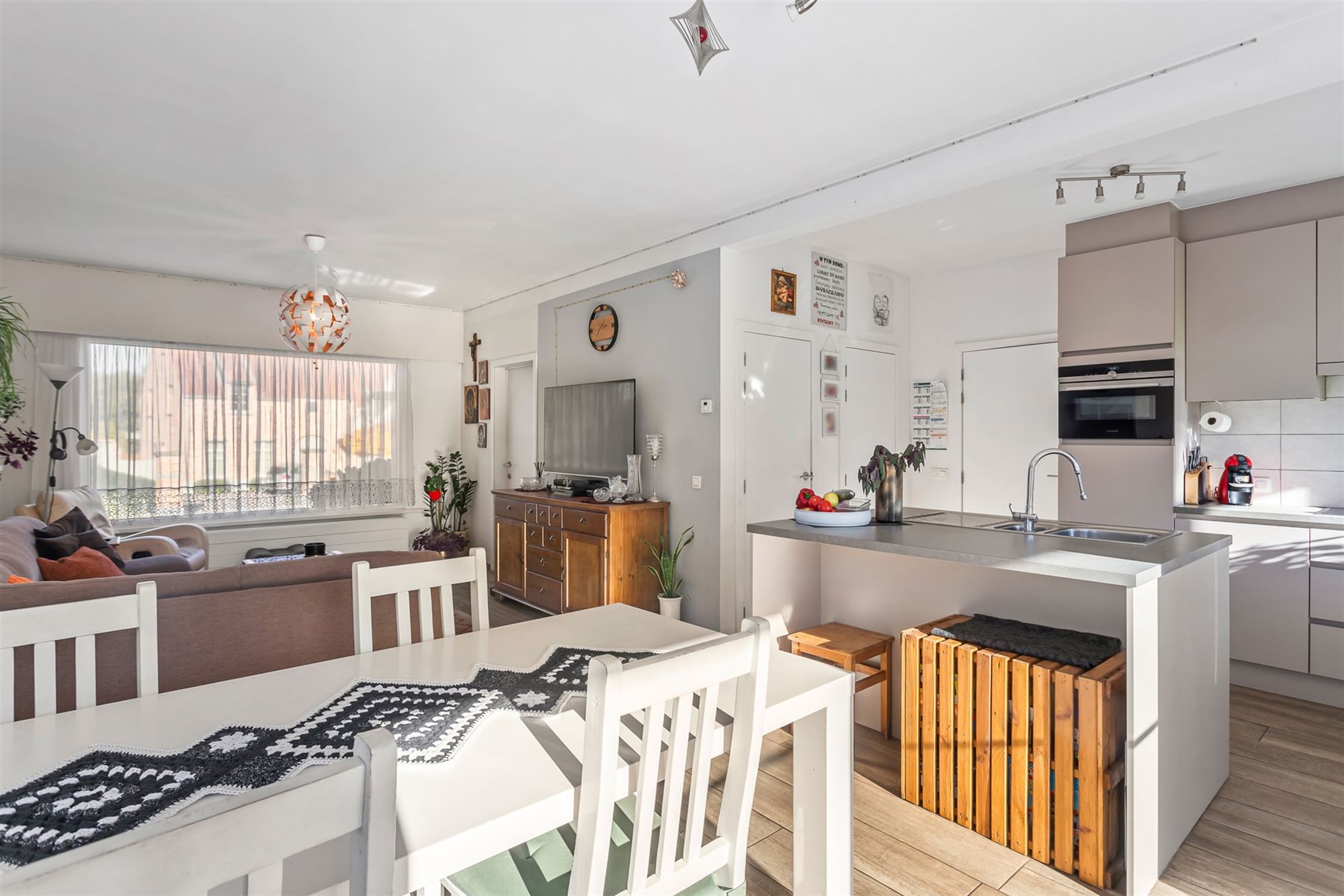 VOLLEDIG GERENOVEERDE, PERFECT INSTAPKLARE WONING OP MOOI PERCEEL! - foto 3