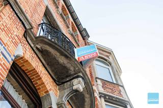 Bezoekdag 24/5/2025Dit statig herenhuis gelegen in het hart van Dendermonde, biedt een unieke kans voor wie op zoek is naar een renovatieproject met...