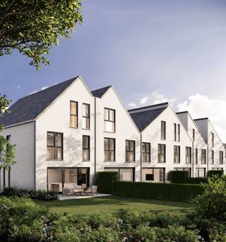 De oude school in de verkenstraat maakt plaats voor moderne nieuwbouwwoningen. Deze gesloten bebouwing is gelegen in Stekene en maakt deel uit van project Verkenstraat. U beschikt over een achterliggend terras met ruime tuin en carport met bergruimte.De indeling van het pand is als volgt: U betreedt de moderne woning via de inkomhal met apart toilet. Verder door is de ruime keuken met kookeiland en eetkamer. Aan de grote glaspartij achteraan is de living gelegen. Op de eerste verdieping zijn er maar liefst al drie slaapkamers, waarvan één slaapkamer met dressingruimte. Verder is er nog een apart toilet en een badkamer voorzien. Op de tweede verdieping bevindt zich een technische ruimte en heeft u de mogelijkheid tot het creëren van een vierde en vijfde slaapkamer, alsook is er een aparte toiletruimte mogelijk. Deze woning dient nog opgericht te worden, u kan dus nog steeds alle keuzes zelf maken.Nog enkele troeven van deze woning: Vloerverwarming met lucht/water warmtepomp, een laag energiepeil conform de geldende normen. Als we spreken over de prijs is dat exclusief btw, zonder registratie- en notariskosten! De plannen &amp; lastenboek zijn op afspraak en zeer vrijblijvend te bekijken.