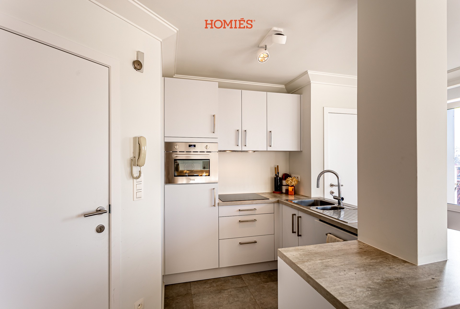 Fully furnished 1-bedroom apartment with terrace - photo 5