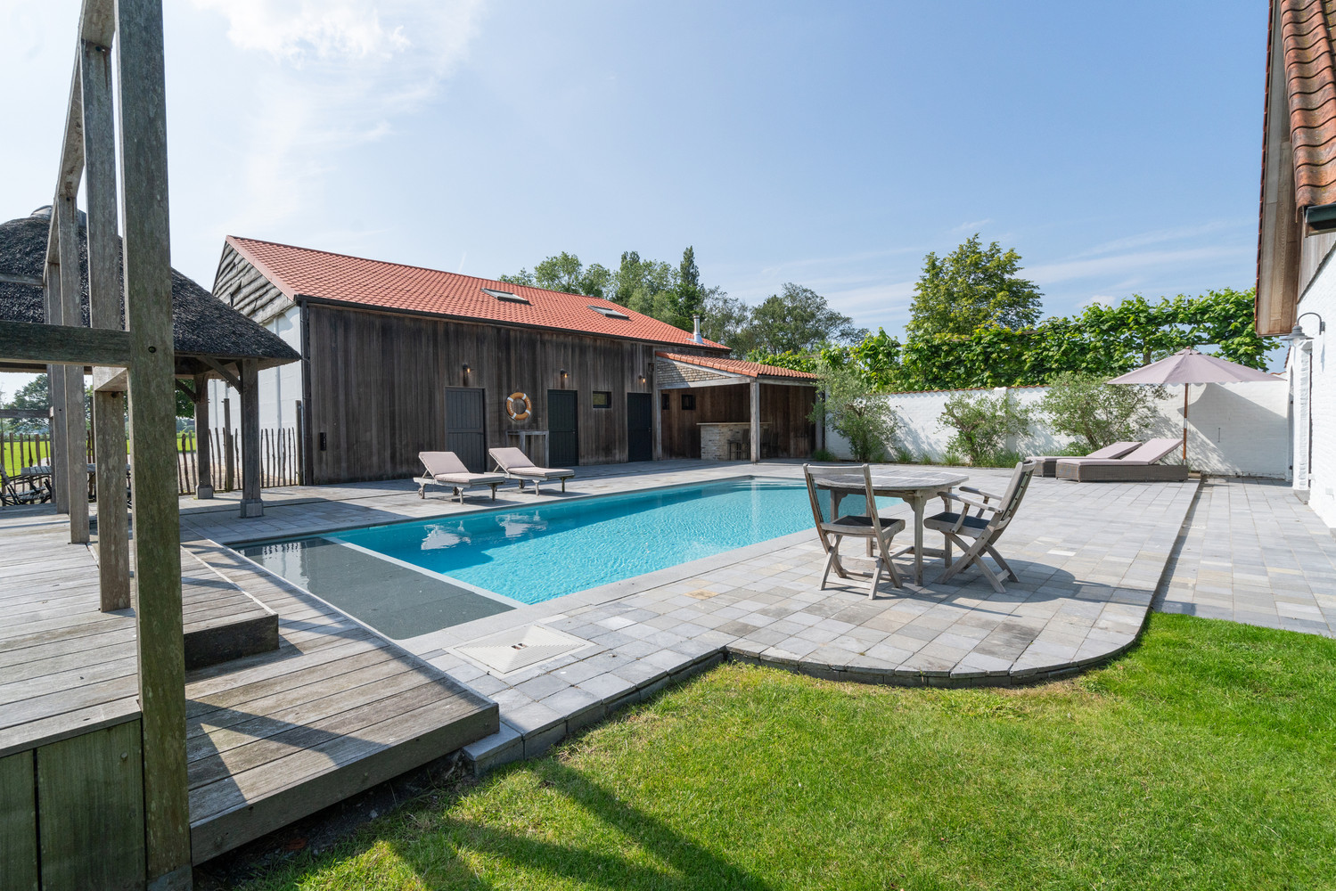 Prachtig landhuis met meerdere polyvalente bijhuizen, zwembad en prachtige zichten over de weidse polders - foto 3