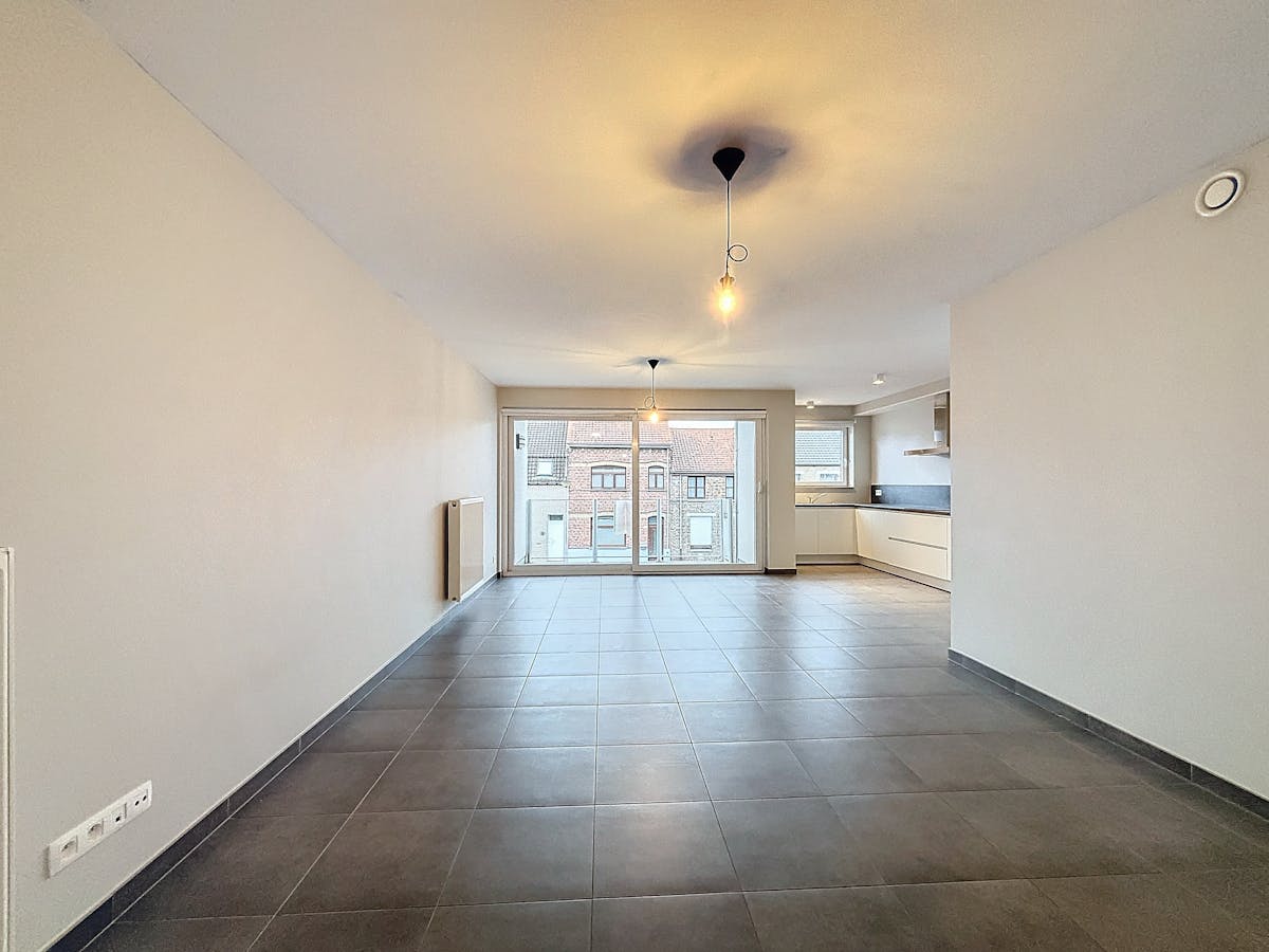 Appartement met 2 slaapkamers en staanplaats te Veurne. - foto 4