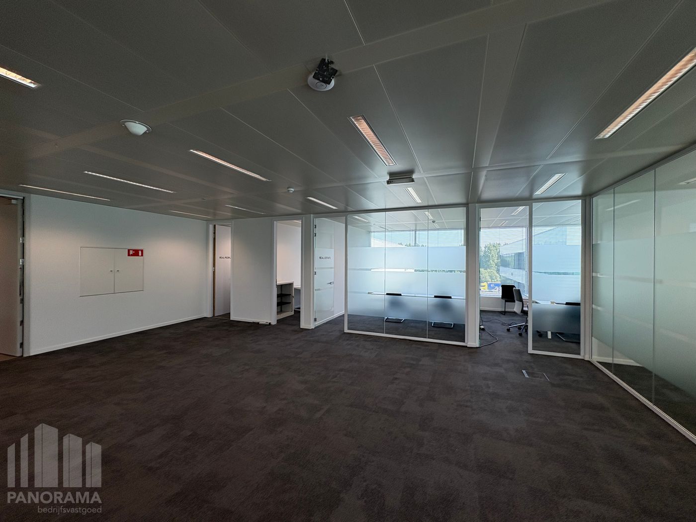323 m² stijlvolle kantoren op toplocatie langs E40 te Zwijnaarde - foto 4
