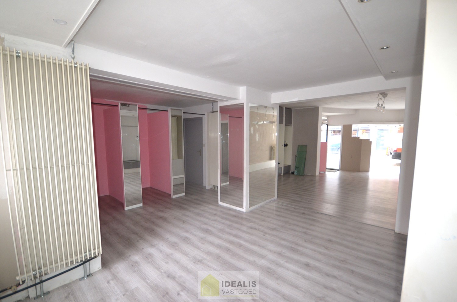 IDEALIS VASTGOED - CENTRAAL GELEGEN HANDELSPAND OP COMMERCIELE ZICHTLOCATIE - foto 5