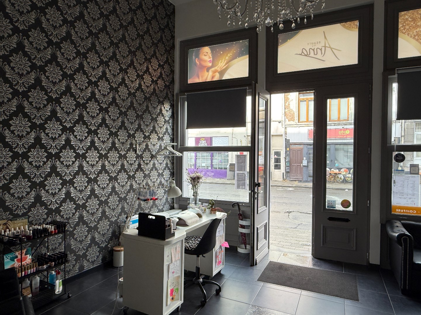 Zichtbare handelsruimte met kelder in bruisende buurt - foto 4