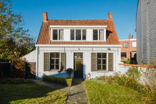 LOCATIONDiscover this property in need of renovation located on Loofblommestraat in Sint-Denijs-Westrem. The property is within walking distance of...