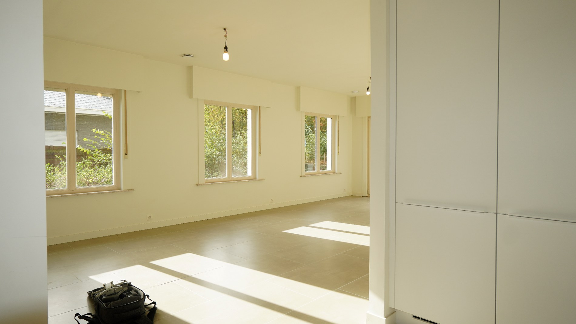 Volledig gerenoveerde bungalow met tuin en dubbele garage te Waasmunster - foto 5