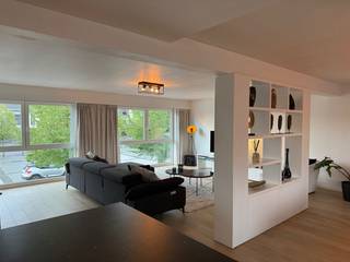 In het centrum van Keerbergen vinden we dit uitzonderlijk lichtrijke en modern gerenoveerde triplex-appartement (volledig vernieuwd in 2020)...