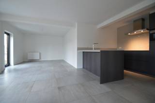 BIJ INTERESSE AUB REAGEREN ENKEL VIA E-MAIL = huur@immofransgoffin.be => met opgave van het adres van het betreffende pand.Dit luxueus ingericht en...