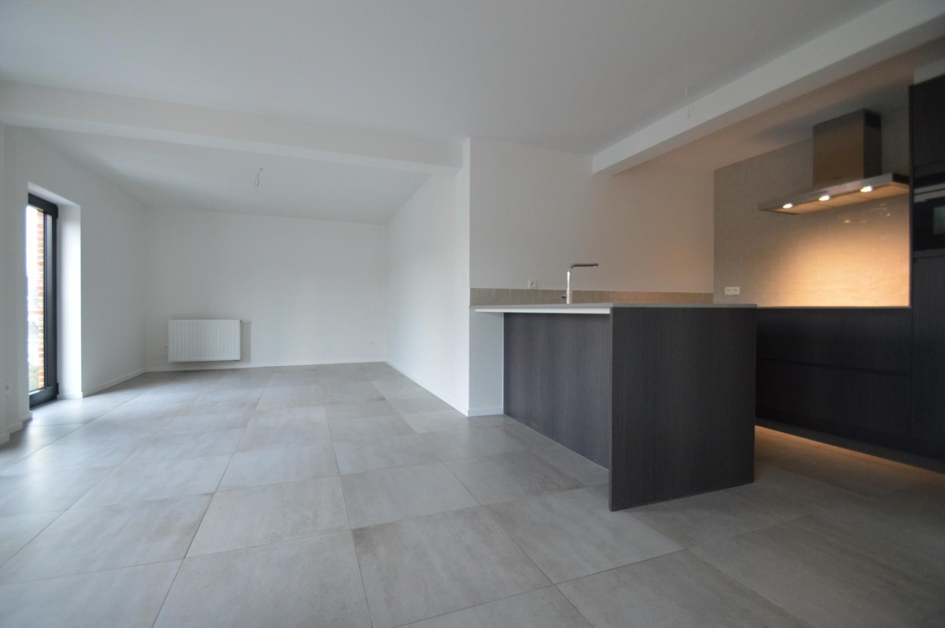 Stijlvol luxueus ingericht appartement met 2 slaapkamers en terras in hartje Hoeselt - foto 3