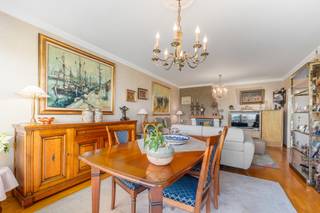 Te koop: verzorgd gesloten appartement in het Koning Fabiolapark, Sint-Niklaas, op een centrale locatie nabij scholen, openbaar vervoer en het...