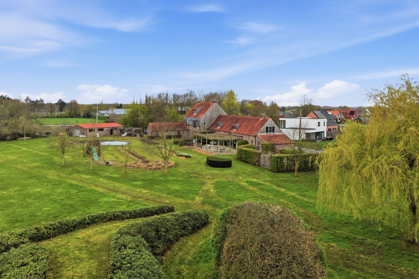 Ruime villa op een prachtig perceel van 11.110m² in groene omgeving! - foto 4