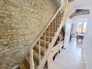 Ontdek dit charmante duplex appartement in een kleine en rustige residentie, gelegen op een zeer gunstige locatie in Middelkerke. Het appartement bevindt zich op wandelafstand van de zee, de dijk en diverse winkels, waardoor u hier geniet van zowel rust als het gemak van alle voorzieningen vlakbij.<br /><br />Het appartement werd recent gerenoveerd en is instapklaar. Dankzij de duplexindeling biedt het een aangename en ruime woonbeleving. Bovendien biedt het pand interessante mogelijkheden, aangezien het ook opgesplitst kan worden in twee afzonderlijke appartementen, wat het bijzonder aantrekkelijk maakt als investering of voor dubbele bewoning.<br /><br />De combinatie van de topligging vlak bij zee, de kleinschalige residentie en de flexibele indeling maakt van dit appartement een unieke opportuniteit aan de kust.<br />Interesse? Neem gerust contact op voor meer informatie of een bezoek ter plaatse.