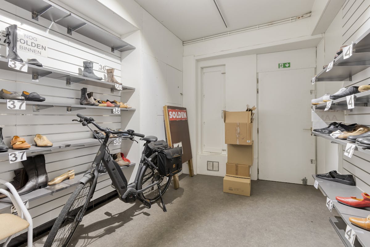 Exceptional commercial property with spacious warehouse in Deinze - photo 5