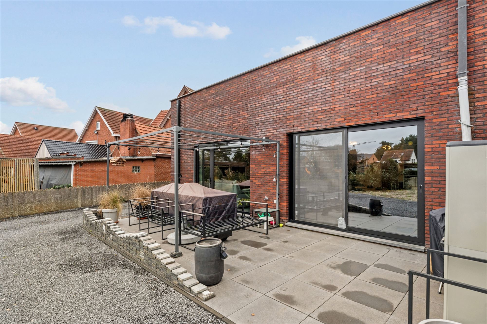 PERFECT ONDERHOUDEN GELIJKVLOERS APPARTEMENT MET 3 SLAAPKAMERS EN PRIVATE TUIN VAN 8A90CA TE KORSPEL - foto 2