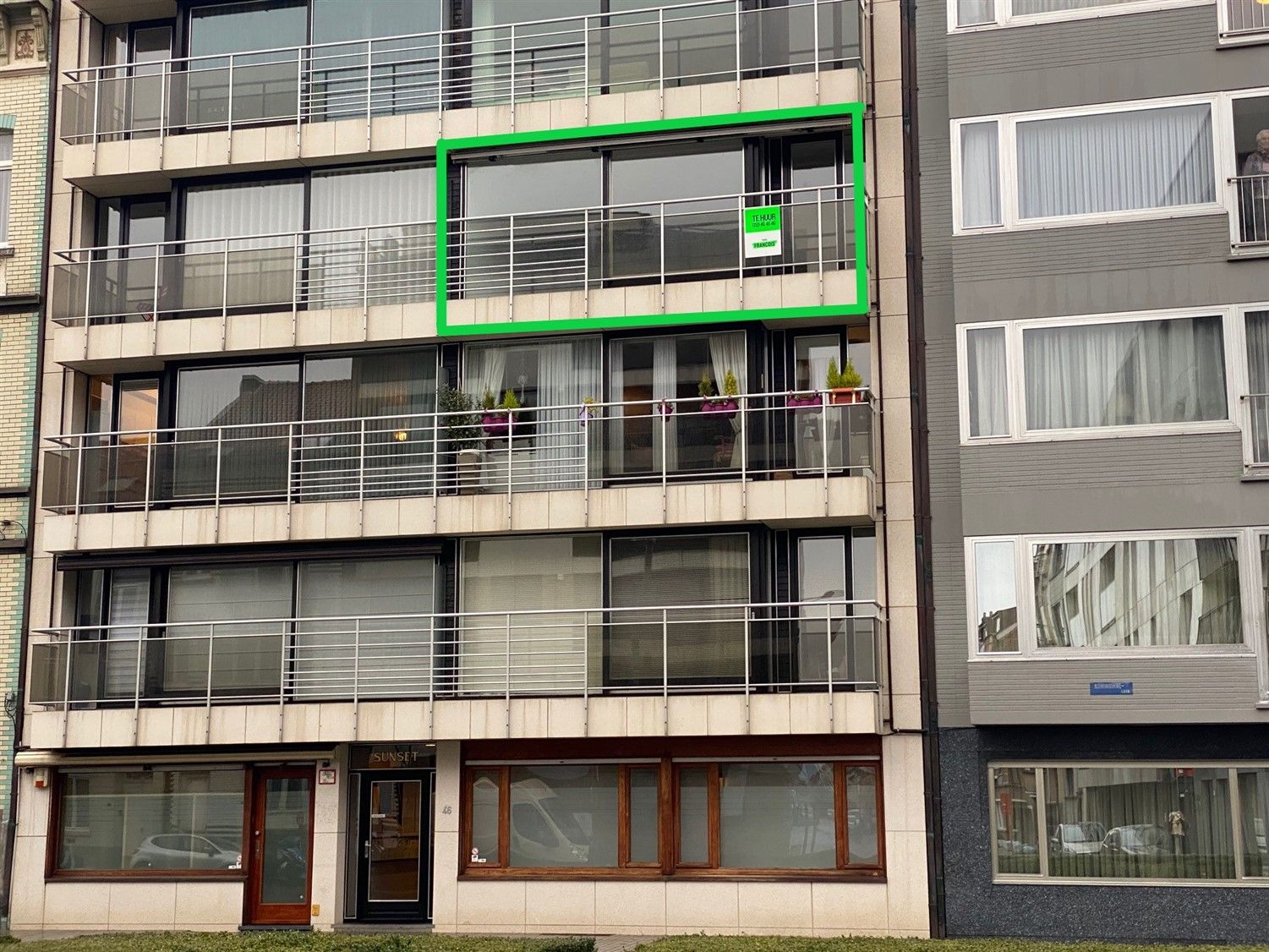 Ruim 2-slaapkamer appartement vlak bij strand met open zicht te Oostende. - foto 2