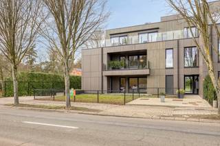 Prachtig gelegen en instapklaar hoekappartement van 94 m² met twee slaapkamers en een privaat tuintje met terras.Dit lichtrijke appartement...