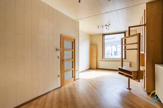 Deze renovatiewoning kent een unieke ligging in het centrum van Dendermonde.Woning biedt heel wat potentieel en heeft een stevige structuur.Huidige...