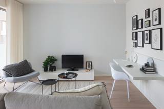 Dit prachtig 2-slaapkamerappartement B11.406 met ruim terras bevindt zich in residentie ‘The Meridian’. Daarbij is deze gelegen op de vierde verdieping en heeft een oppervlakte van ca. 123 m². Het appartement omvat een inkom met gastentoilet, berging, een badkamer met bad, apart toilet, 2 slaapkamers, leefruimte met open keuken en grote raampartijen die uitgeven op het terras. Vanop het prachtig terras (25 m²) kijk je op de rustgevende binnentuin van de residentie.<br /><br />Het app. is voorzien van vloerverwarming, warmtepomp en handdoekradiator.<br />Bij elk app. hoort een ondergrondse autostaanplaats en/of garagebox. Deze dient apart bij aangekocht te worden. Verder kun je een kelderberging of oplaadpunt bijkopen.<br />Vrije keuze bij verschillende leveranciers voor de binnen afwerking (vloertegels, badkamer &amp; keuken, etc.). Meer info? Contacteer onze sales consultants Inge Vancluysen of Marisa Marasco op het nr. 011 41 33 23.