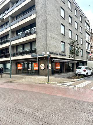 Met een 18 meter lange etalage én vol zicht op het Regentieplein kan dit de unieke (én betaalbare) opportuniteit zijn die u zoekt! Het pand...