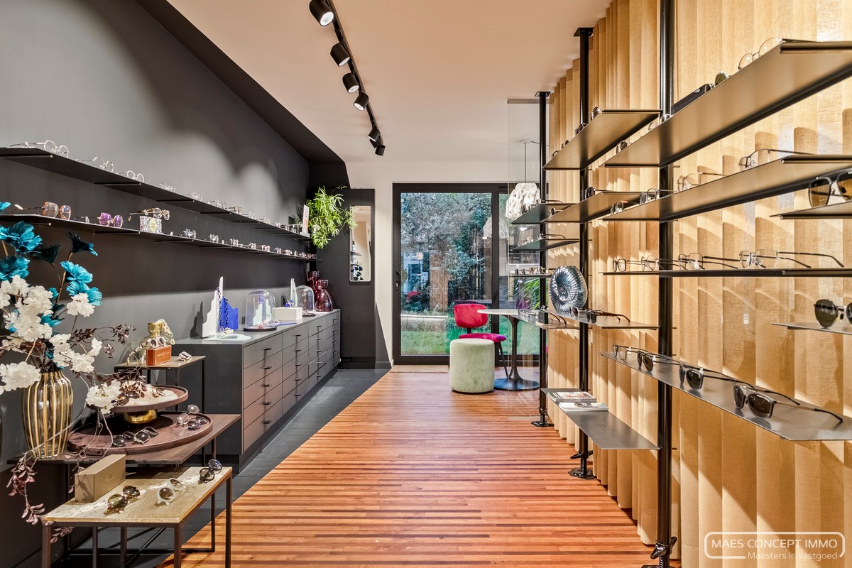 Te koop handelspand op top locatie met bovenliggend ruim appartement - foto 5