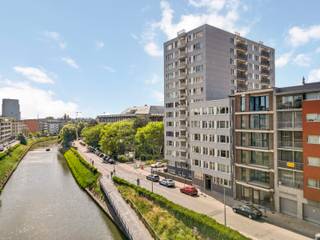 Vous êtes à la recherche d'un appartement proche du centre de Gand, mais facile d'accès ? Ne cherchez pas plus loin. Cet appartement est proche de toutes les commodités telles que les magasins, les transports en commun, les écoles,... et a une vue sur la Lys. <br /><br />L'appartement se compose de<br />- Hall d'entrée<br />- Toilettes séparées,<br />- Salon lumineux<br />- Cuisine<br />- Salle de bain avec baignoire<br />- 2 chambres à coucher. <br /><br />En outre, l'appartement dispose d'une salle de stockage au sous-sol et d'une place de parking au niveau souterrain, offrant un espace de stockage supplémentaire et une facilité de stationnement !<br /><br />Si vous ne voulez pas manquer cette opportunité, assurez-vous de planifier votre visite. <br />Contactez Fleur au 0477/82.85.42 ou fleur.beernaert@acasa.immo