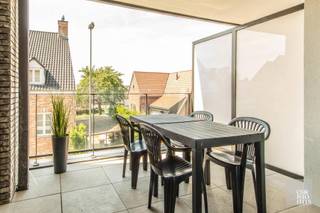 Indeling:Assistentiewoning 1.02 is gelegen op de eerste verdieping en is ingericht met een leefruimte met zit- en eethoek, een open keuken met...