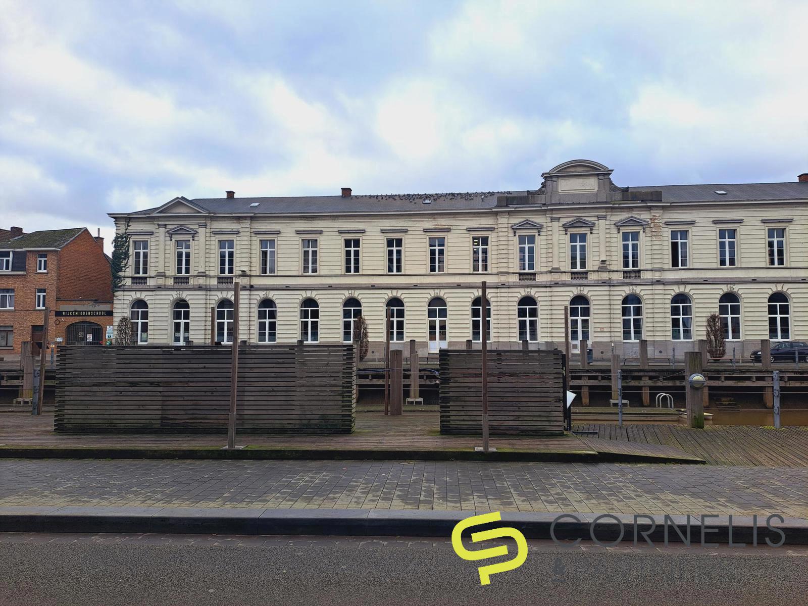 Polyvalent handelspand met terras op topligging  - foto 5