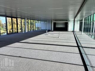 Bent u op zoek naar een<strong> instapklaar kantoor </strong>op een toplocatie langs de <strong>ring van Brugge</strong>? Dit kantoor in het <strong>Katelijnepoort Business Center</strong> biedt een professionele, comfortabele en aangename werkomgeving met moderne faciliteiten.<br /><br />De lichtrijke <strong>kantoorruimte van 327 m²</strong> omvat elektriciteit, verwarming, airconditioning, internet (vast netwerk en wifi). Daarnaast kan u gebruik maken van de gemeenschappelijke faciliteiten zoals vergaderzalen, ontspanningsruimte, douches, keuken en refter. <br />Er kunnen maximaal 5 parkeerplaatsen bijgehuurd worden aan €80 per parkeerplaats per maand.<br /><br />Een ideale opportuniteit voor ondernemingen die op zoek zijn naar een moderne, comfortabele en verzorgde kantoorruimte op een toplocatie met zicht op de Ringvaart en Brugse binnenstad.<br /><br />Contacteer <strong>PANORAMA B2B</strong> voor bijkomende inlichtingen of een vrijblijvend plaatsbezoek <strong>0479 70 70 73</strong>.