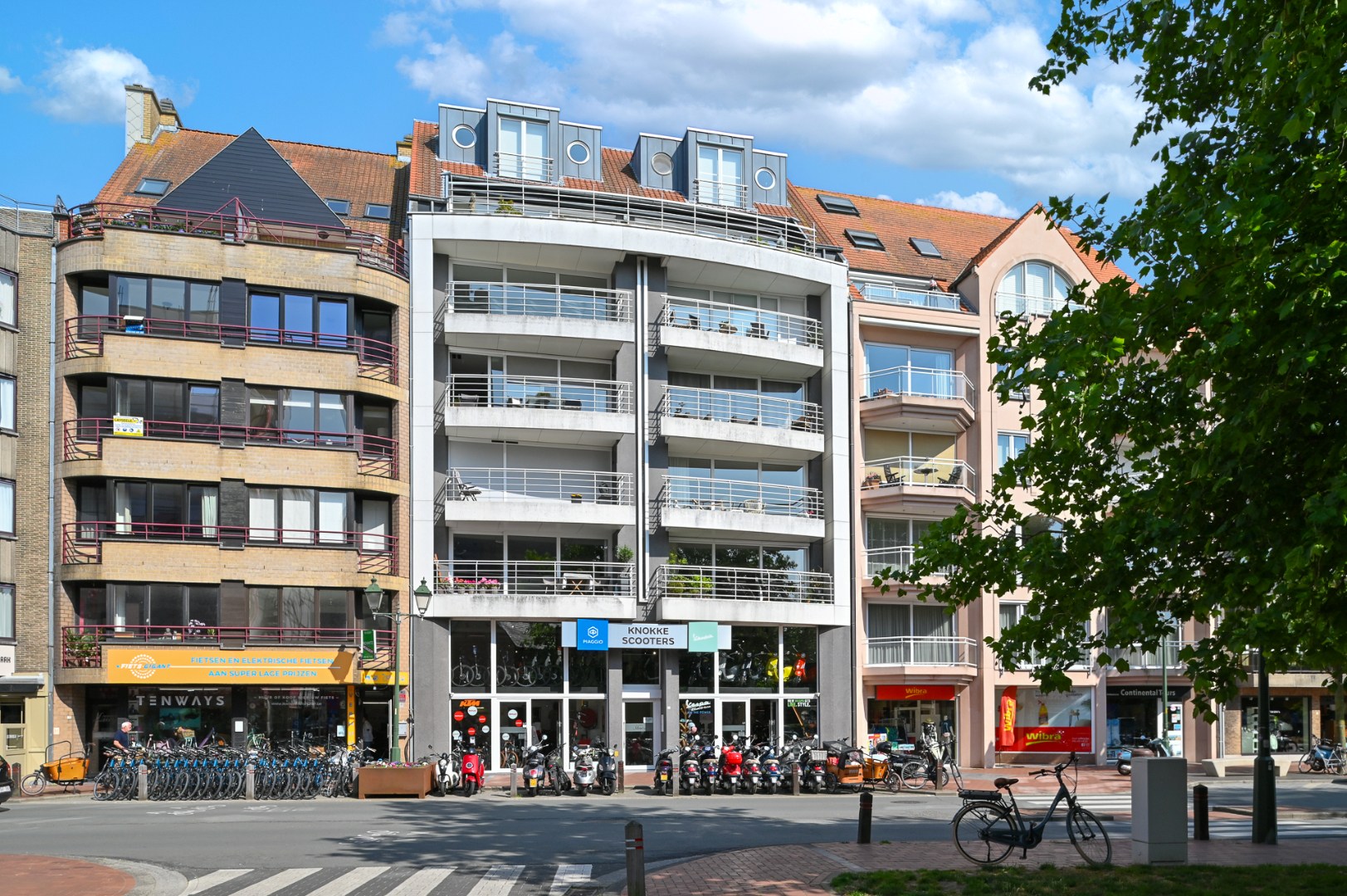 Ruim appartement met parkeerplaats te koop - foto 1