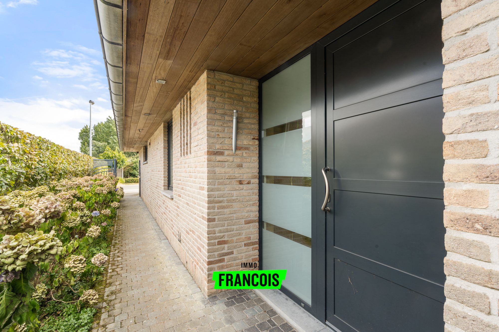 Gigantische villa (5-6slpk/357m2 bewoonbaar):EPC B, ruime tuin en inpandige garage te Slijpe - foto 4