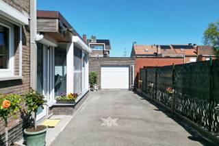 Deze woning ligt in een rustige en aangename woonwijk waar wooncomfort en bereikbaarheid perfect samengaan. De buurt staat bekend om haar...