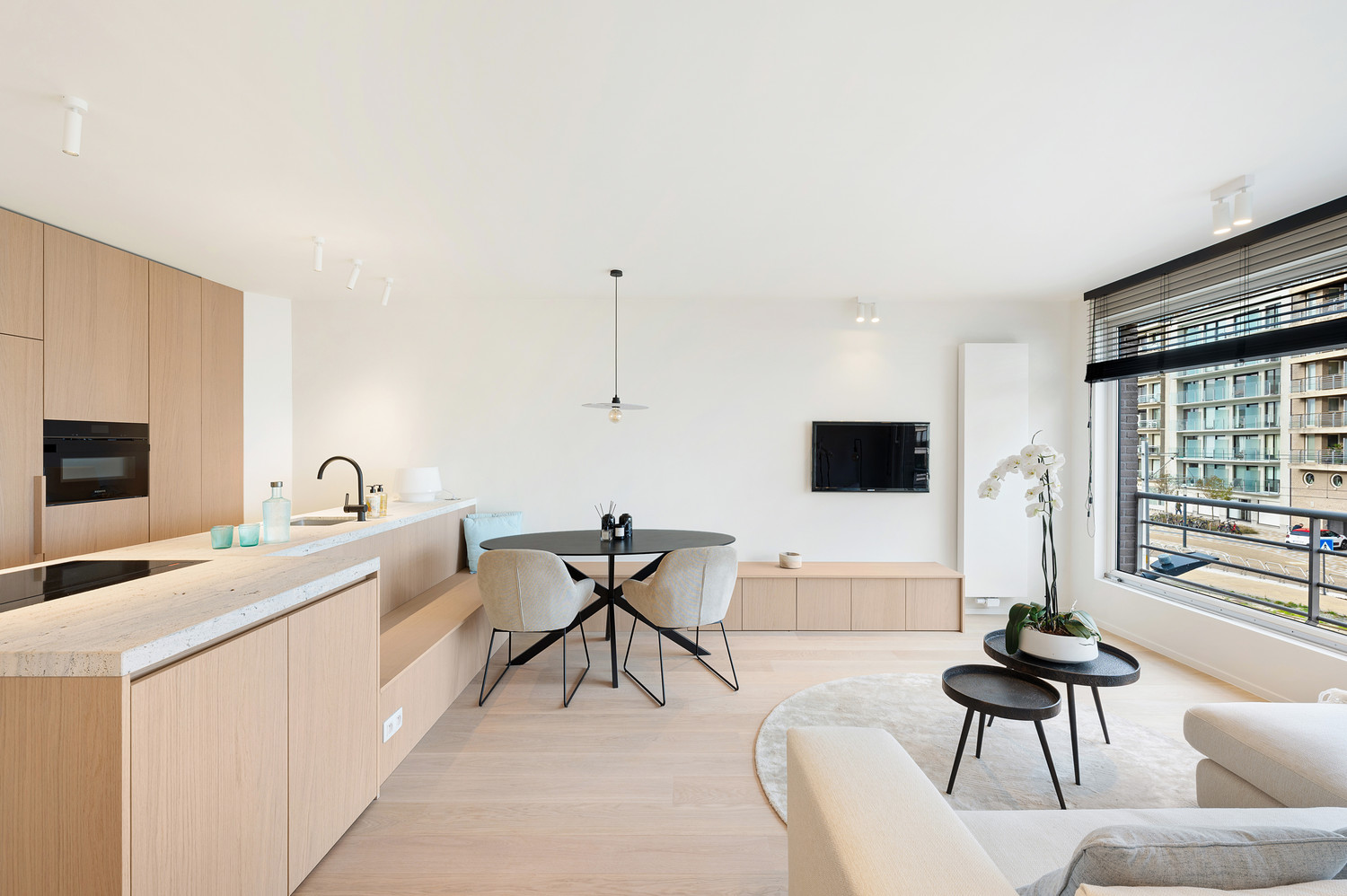 Volledig gerenoveerd drie-slaapkamerappartement met uniek zeezicht. - photo 5