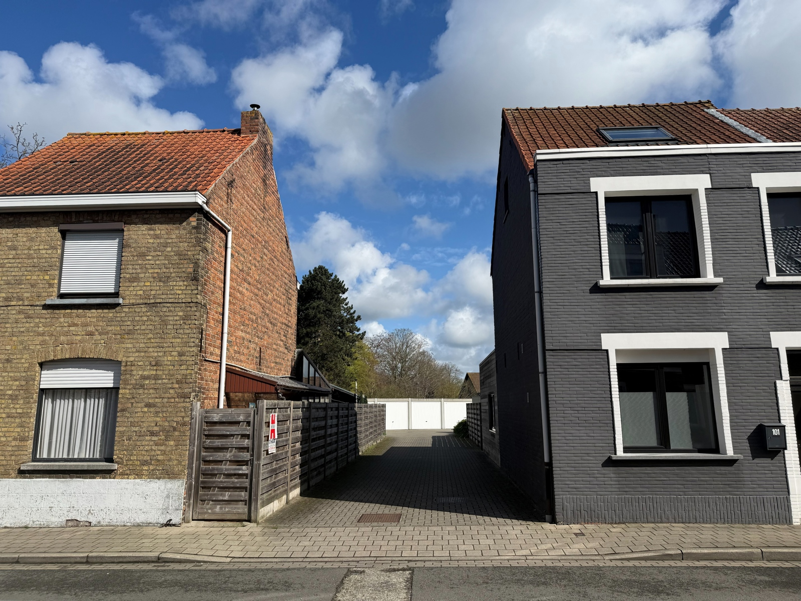 Afgesloten garagebox in uitstekende staat, gebouwd in 2015. - foto 4