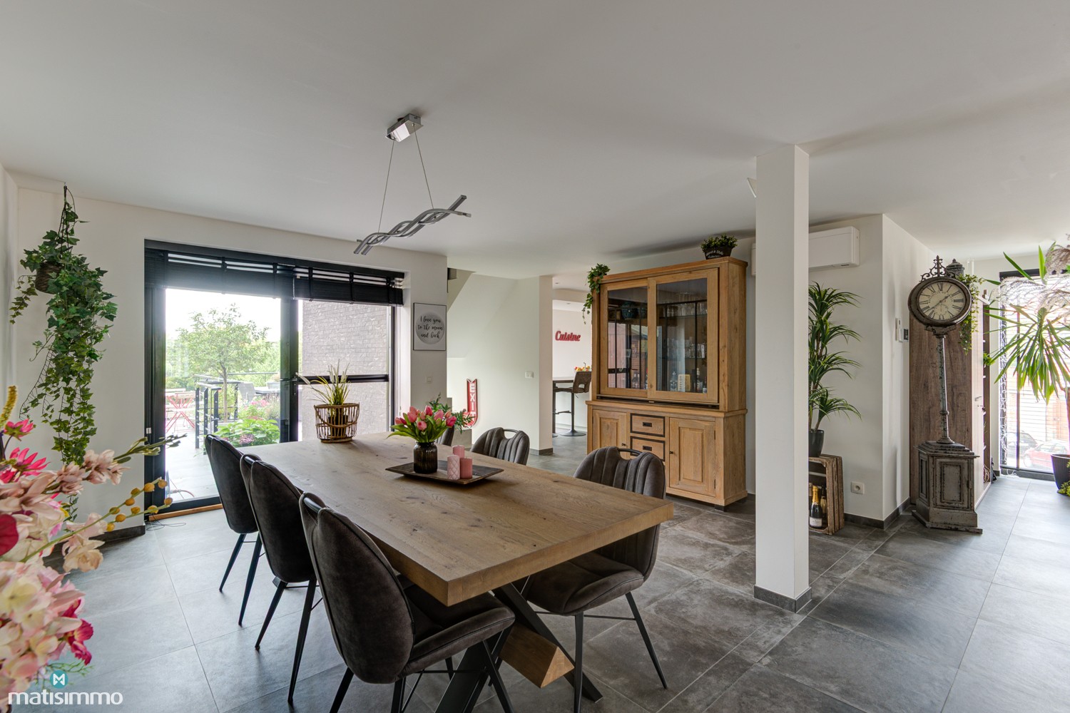RIANT DUPLEXAPPARTEMENT MET 3 SLAAPKAMERS, TERRAS EN 2 AUTOSTAANPLAATSEN NABIJ HET CENTRUM VAN TONGEREN - foto 4