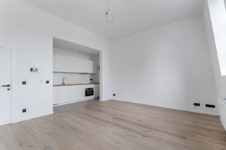 Dit appartement onderging een totaalrenovatie! Het bestaande gebouw werd teruggebracht tot op zijn ruwbouw en werd volledig afgewerkt met...
