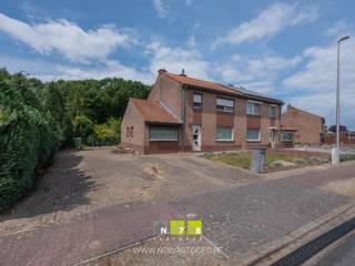HALFVRIJSTAANDE WONING MET 3 SLAAPKAMERS OP EEN PERCEEL VAN 8A66CA TE ROTEMTROEVEN- Rustige ligging.- Goede verbinding met omliggende gemeenten:...